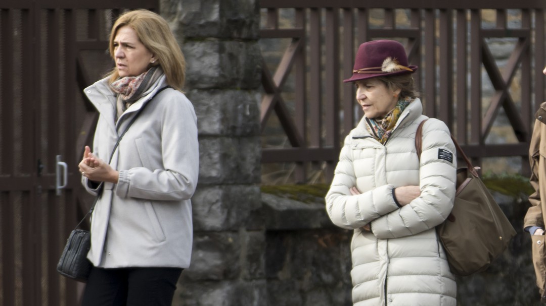 La infanta Elena: "Se nos ofreció la posibilidad de vacunarnos, a lo que accedimos"