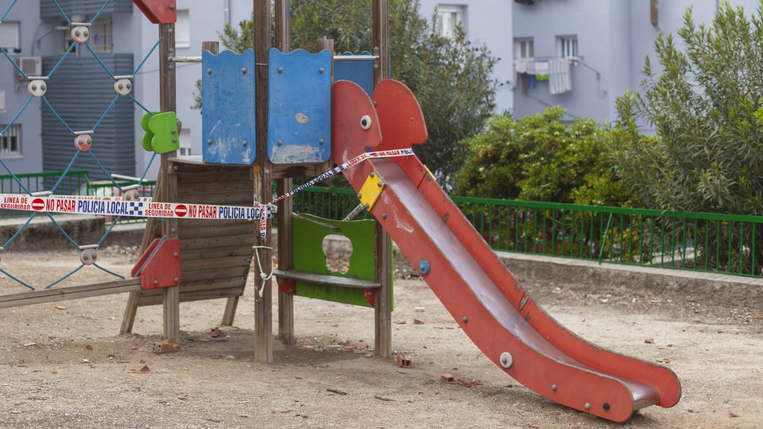 Condenados por lesiones tres adultos que se pelearon por el tobogán en el que jugaban sus hijos