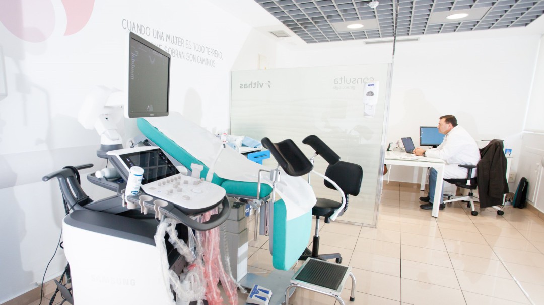 Mercedes Herrero, ginecóloga: "Vacunarse contra el virus del papiloma humano es vacunarse contra el cáncer"