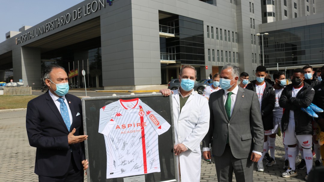 La Cultural, con los héroes de la bata blanca