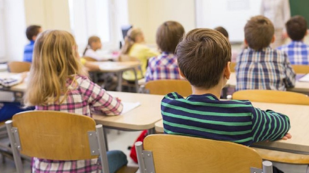 Febrero se cierra en las aulas con cifras de COVID similares al inicio del curso