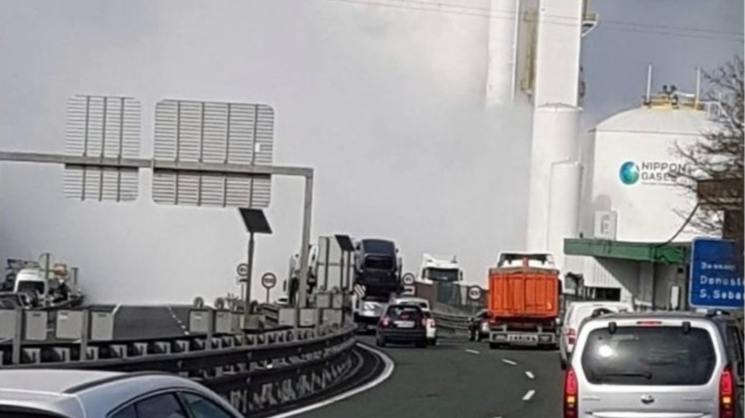Una gran nube de arena volcánica a la altura de Olaberria dificulta la circulación por la N-1