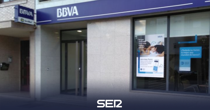 Two individuals gag two employees and rob the BBVA in Cuatrovientos |  Radio Bierzo