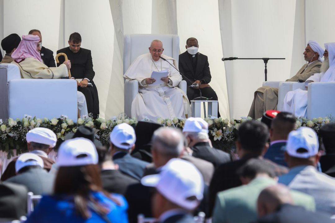 El Papa Francisco pronuncia un discurso durante una reunión interreligiosa en la ciudad-estado sumeria Ur