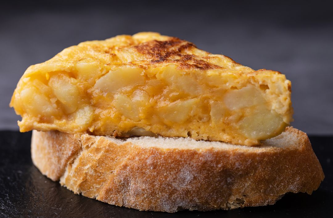 Menuda Pinta Las Claves De Alberto Chicote Para Hacer Una Tortilla De Patatas Gastronomia Cadena Ser