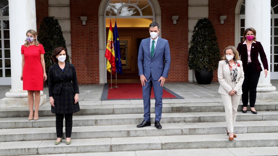 Sánchez confirma los cambios en el Ejecutivo: "El único Gobierno del mundo con cuatro mujeres vicepresidentas"