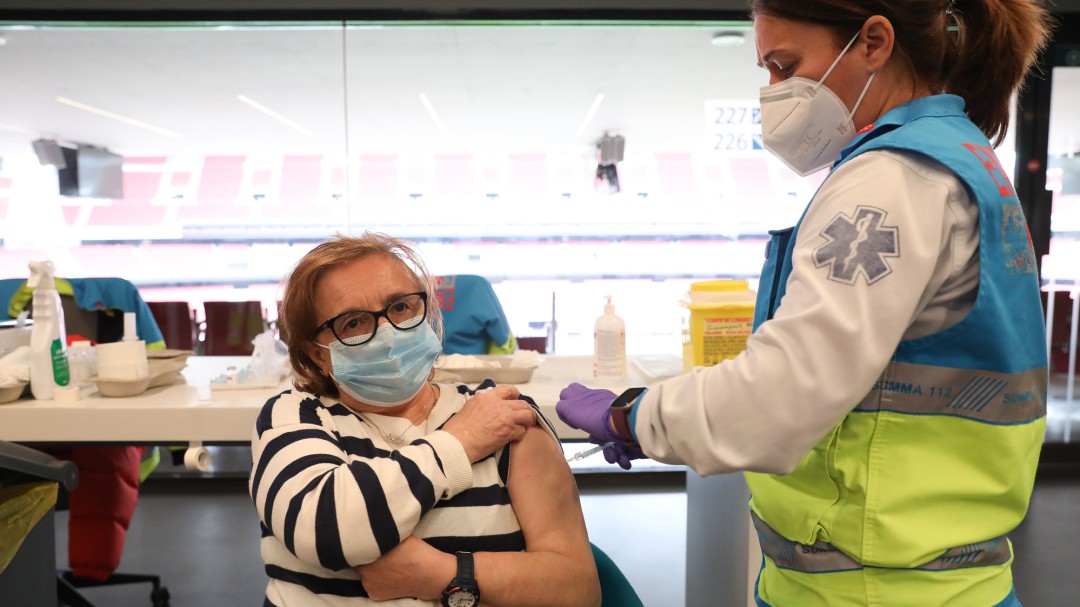 Sanidad suprime el limite de edad para AstraZeneca, aunque acota su uso hasta los 65 años