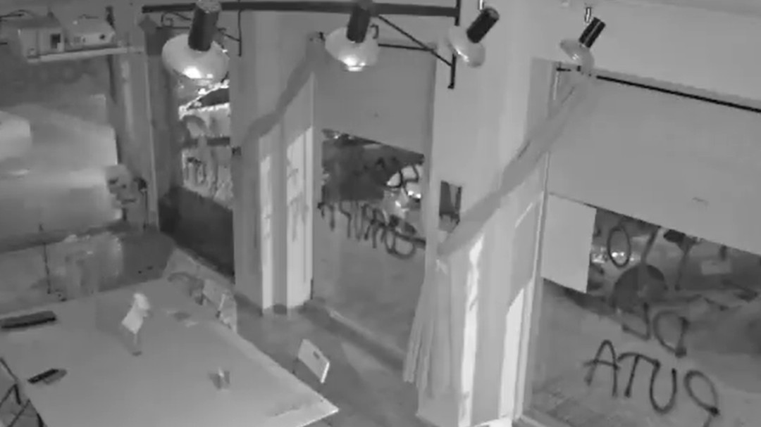 PP, PSOE y Ciudadanos condenan el ataque a la sede de Podemos en Murcia: "La violencia nunca es justificable"