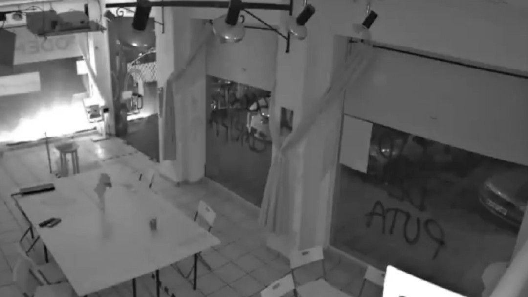 Atacan con artefactos incendiarios la sede de Podemos en Cartagena