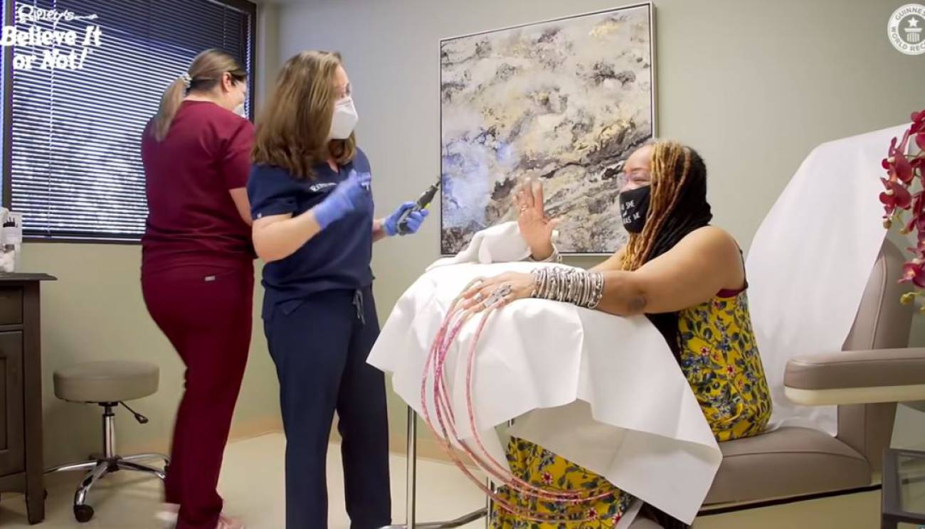 La Mujer Con El Récord Guinness De Las Uñas Más Largas Del Mundo Decide Cortárselas Y Lo Muestra 3739