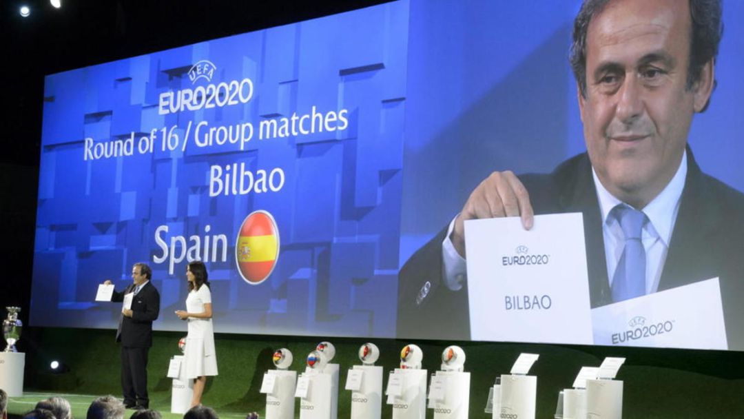 El viernes 19 de septiembre de 2014 la UEFA decidió que Bilbao iba a ser una de las 13 sedes que iba a acoger la fase final de la itinerante Eurocopa de 2020