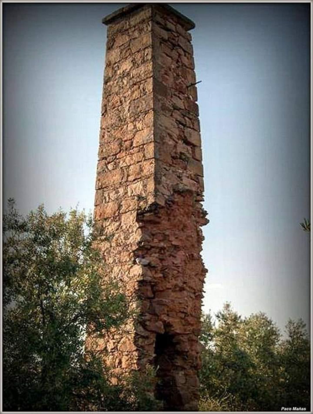 Sos Para Preservar La Chimenea Minera Mas Antigua De Espana Radio Linares Cadena Ser