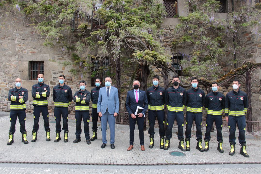 Toman posesión los diez bomberos que se suman al servicio ...