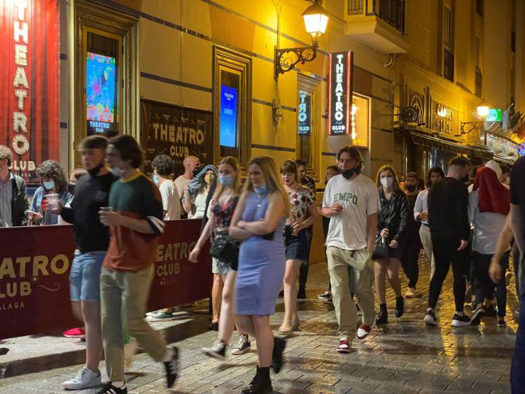 Los vecinos del centro de Málaga "Esto es indigante. Parecía una feria