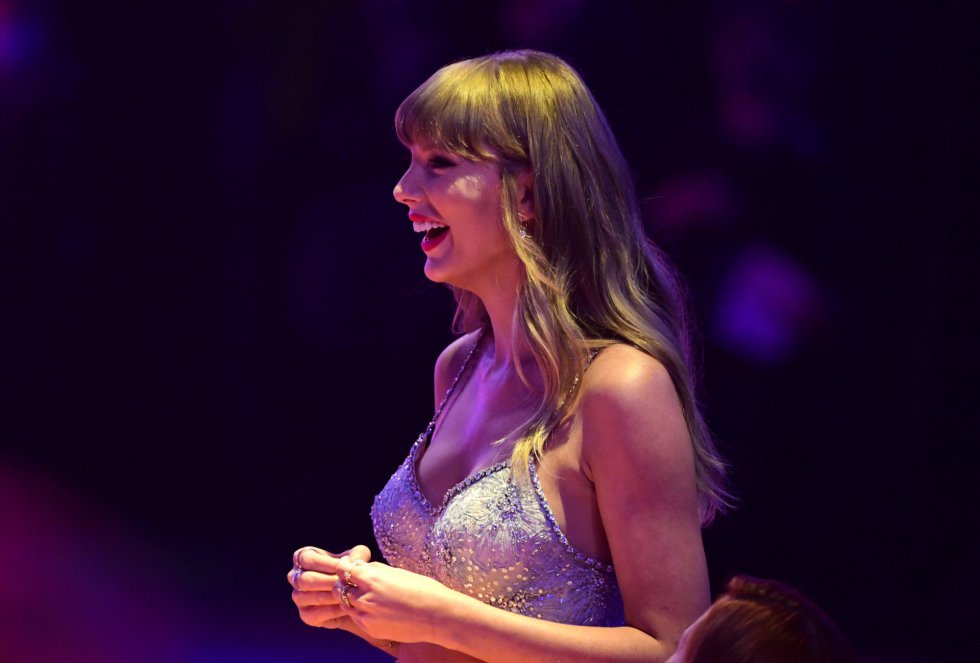 Taylor Swift . Taylor Swift .