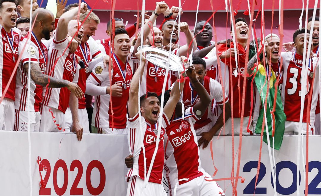 El Ajax Funde El Trofeo De La Liga Para Compartirlo Con Sus Aficionados Deportes Fútbol 