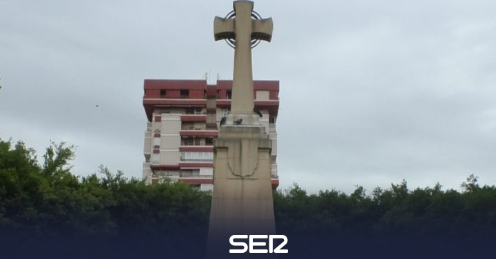 They call a demonstration on June 4 to prevent the demolition of the Cross of the Fallen |  Radio Elche