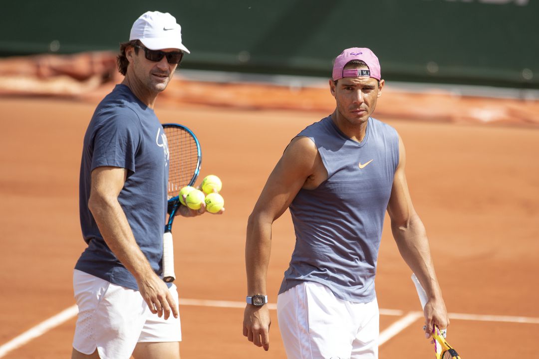 Carlos Moyá y Rafa Nadal, en un entrenamiento antes del inicio de Roland Garros.