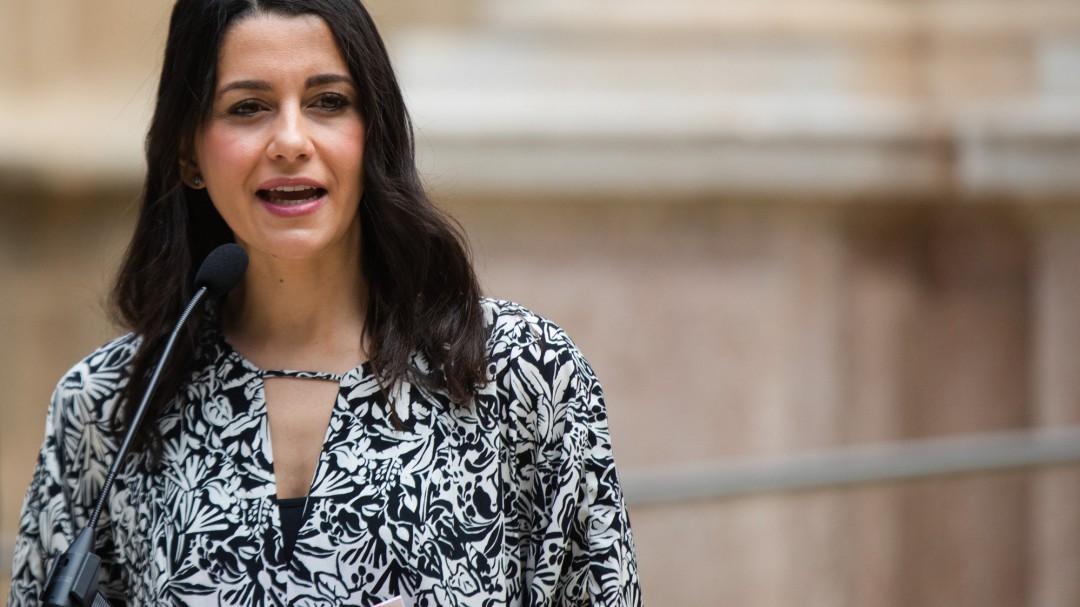 Un sector de Ciudadanos demanda a Arrimadas que no acuda a la concentración contra los indultos en Colón