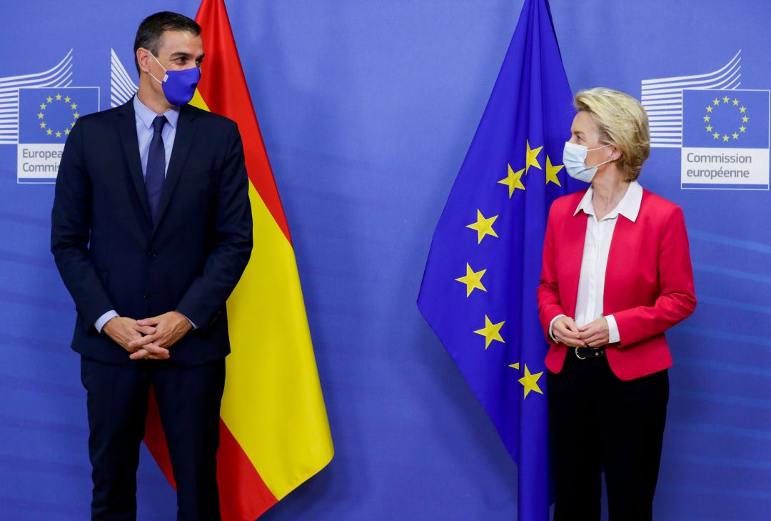 El presidente del Gobierno, Pedro Sánchez, junto a la presidenta de la Comisión Europea en una foto de archivo.