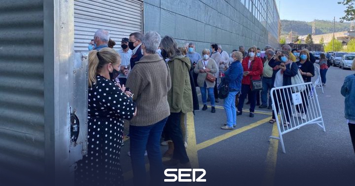 covid-19 vaccination: Long queues and waits of up to an hour and a half to get vaccinated today in Pontevedra |  Radio Pontevedra