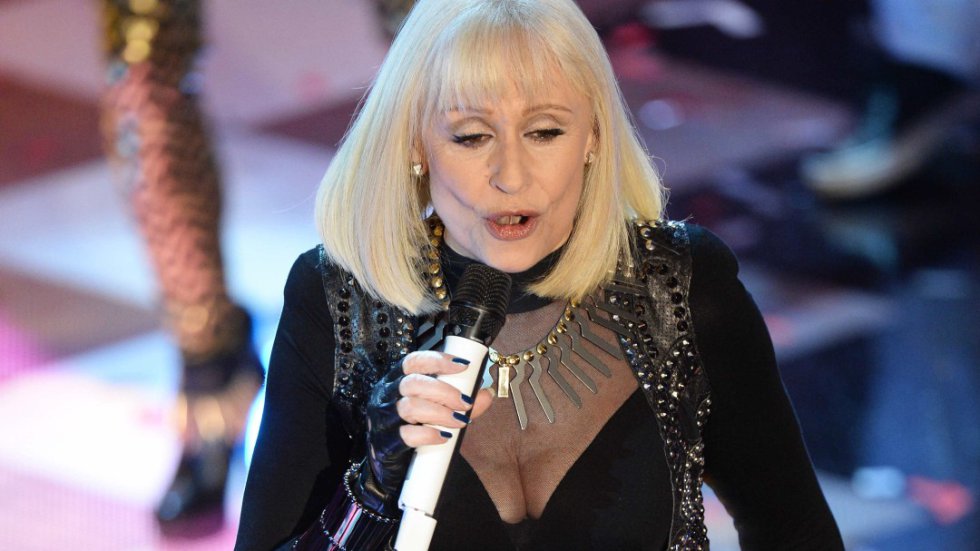 Raffaella Carrá en un show musical. Raffaella Carrá en un show musical.