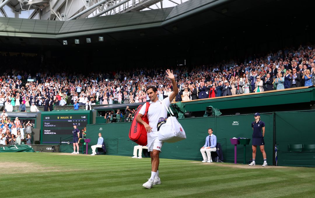 Federer recibe la ovación de Wimbledon al abandonar el estadio