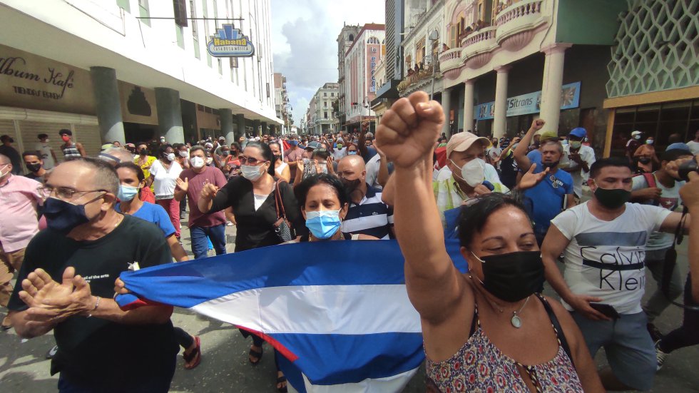 Defensores del gobierno de Miguel Diaz-Canel también salieron a las calles para contrarrestar las protestas. Defensores del gobierno de Miguel Diaz-Canel también salieron a las calles para contrarrestar las protestas.