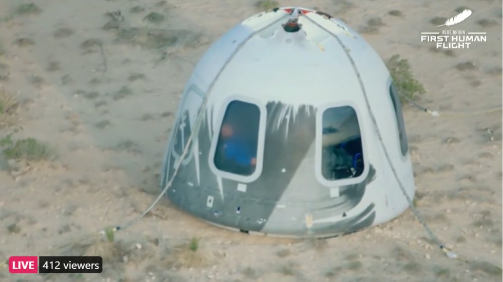 El aterrizaje del primer vuelo turístico realizado al espacio por Jeff Bezos. El aterrizaje del primer vuelo turístico realizado al espacio por Jeff Bezos.