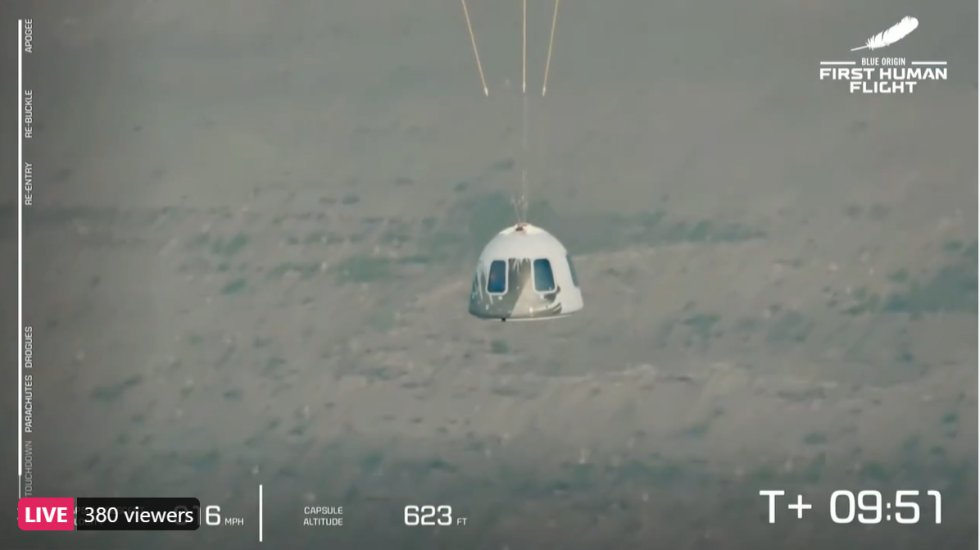 El aterrizaje del primer vuelo turístico realizado al espacio por Jeff Bezos. El aterrizaje del primer vuelo turístico realizado al espacio por Jeff Bezos.