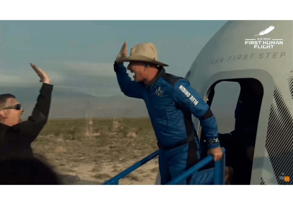 Despegue del primer vuelo turístico realizado al espacio por Jeff Bezos. Despegue del primer vuelo turístico realizado al espacio por Jeff Bezos.