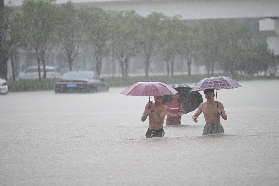 Las dramáticas imágenes de las inundaciones en China: ya van al menos 18  muertos y 200.000 evacuados | Internacional | Cadena SER