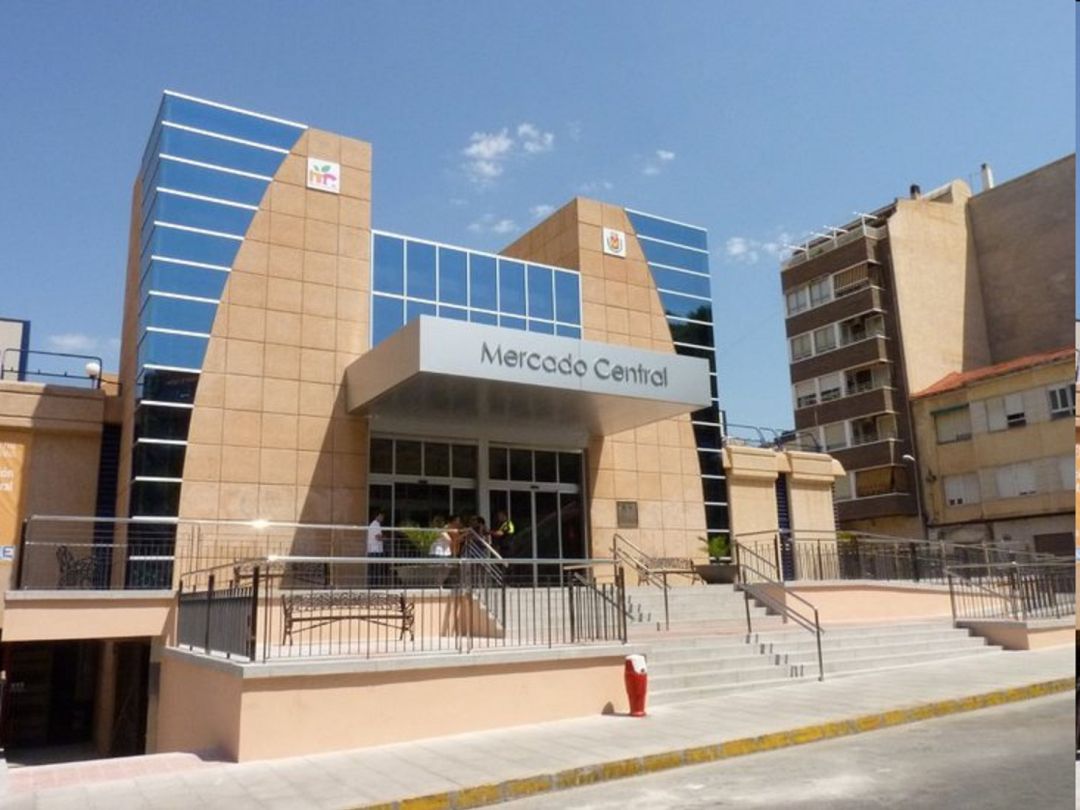 Elda realiza mejoras y trabajos de mantenimiento en los dos mercados ...