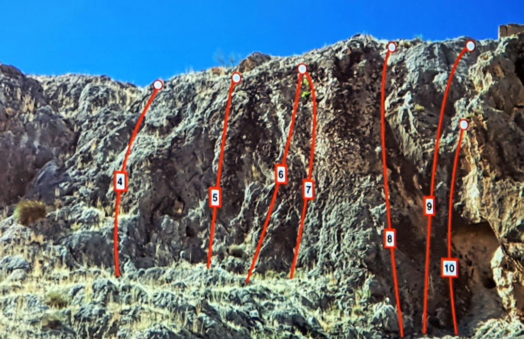Algunas de las vías de escalada en la Serrezuela de Bedmar