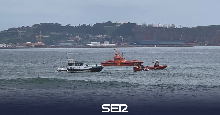 One dead and one injured when a boat capsized in Gijón |  BE Gijón