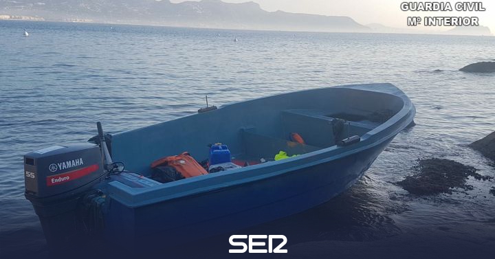 A boat with 13 people on board was intercepted 40 miles off the coast of Santa Pola |  Radio Alicante |  Present