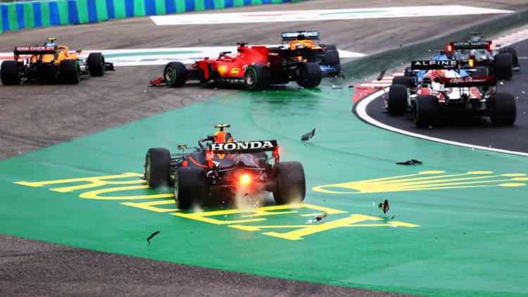 El brutal accidente que provoca Bottas cambia el guion del ...