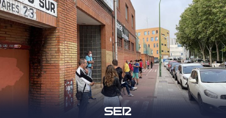 Long queues to get a season ticket for Burgos CF |  Radio Castilla |  Present