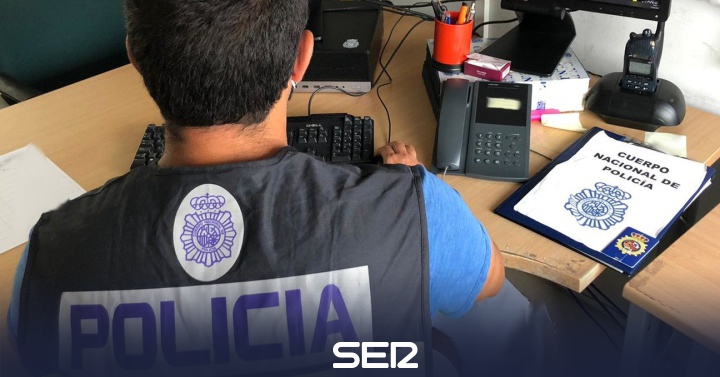 The National Police detain three people in the province for cheating with the sale of puppies on the Internet |  Radio Jerez