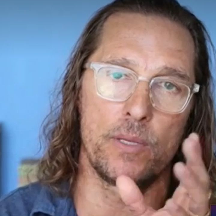 "Nos lo había dicho a todos": Matthew McConaughey habla sobre la trágica muerte de su padre haciendo el amor