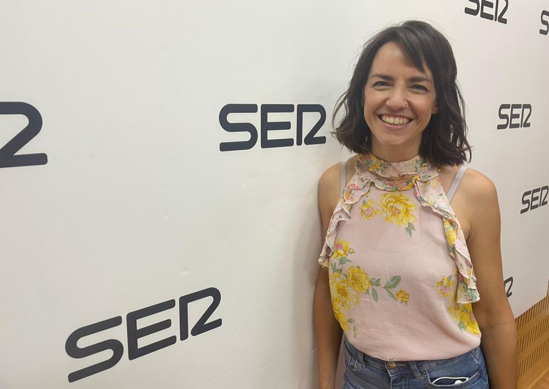 La psicóloga y sexóloga, Anna Gil Wittke, en los estudios de Radio Murcia