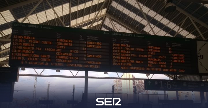 Second day of strike at RENFE with three AVE trains and several suburban trains suspended in Alicante Terminal |  Radio Alicante |  Present