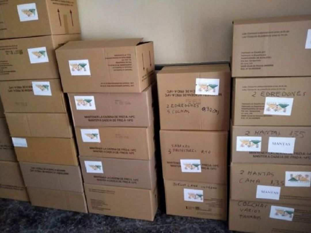 Algunas de las muchas cajas de material que se enviarán a La Palma