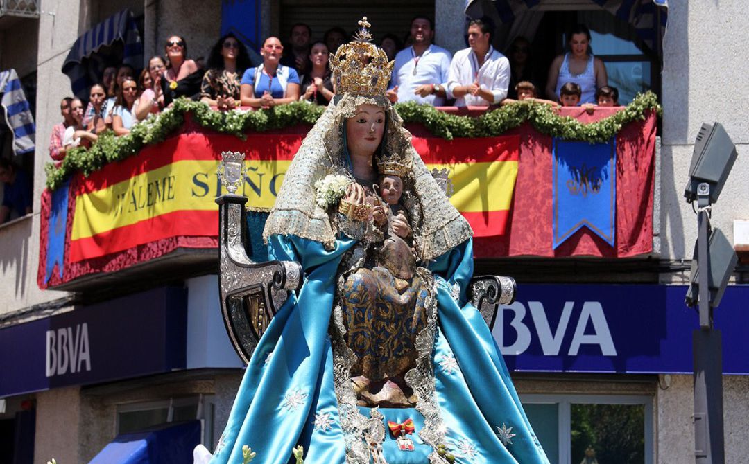 La Virgen de Valme recorriendo las calles de Dos Hermanas