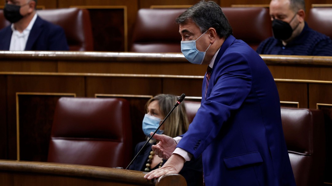 La advertencia del PNV a Sánchez: "Lo que puede hacer daño al Gobierno no es el discurso machacón de Casado"