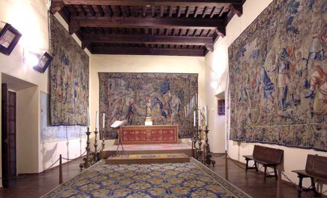 Sala de alfombras de Cuenca en el Museo Diocesano de la ciudad.
