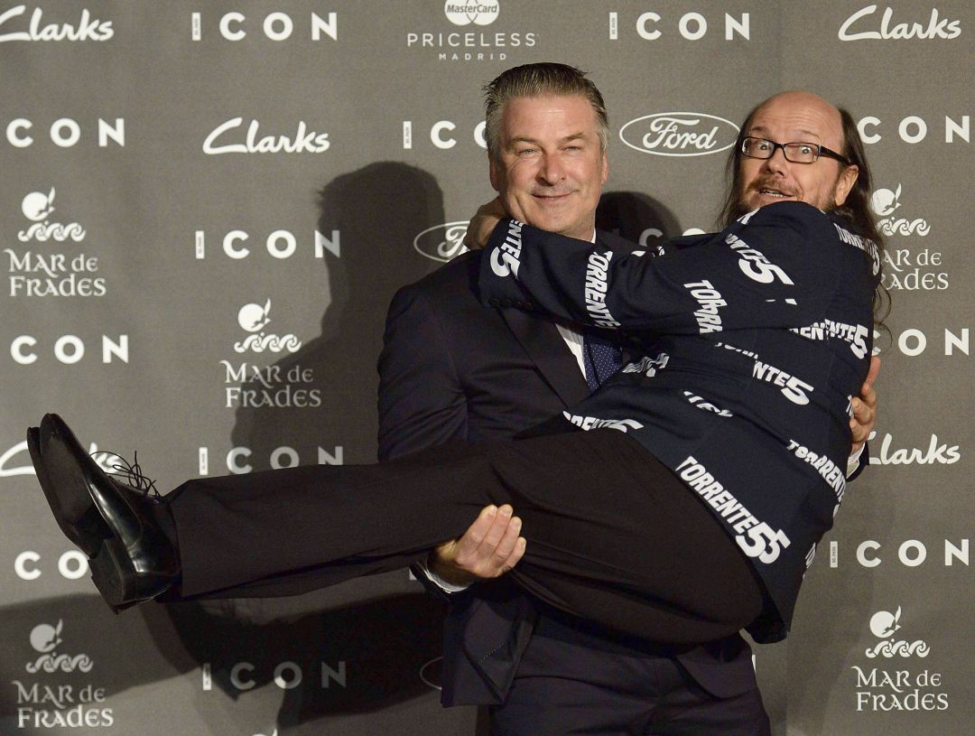Archivo - Santiago Segura y Alec Baldwin en los 'Icon Awards'.
