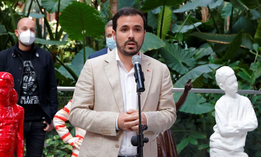 El ministro de Consumo, Alberto Garzón, presenta la campaña Hijos del azúcar este sábado en el Jardín tropical de la estación Madrid-Atocha con la que su cartera pretende incidir en los riesgos para la salud que tiene la elevada ingesta de azúcares añadidos en los menores de edad.