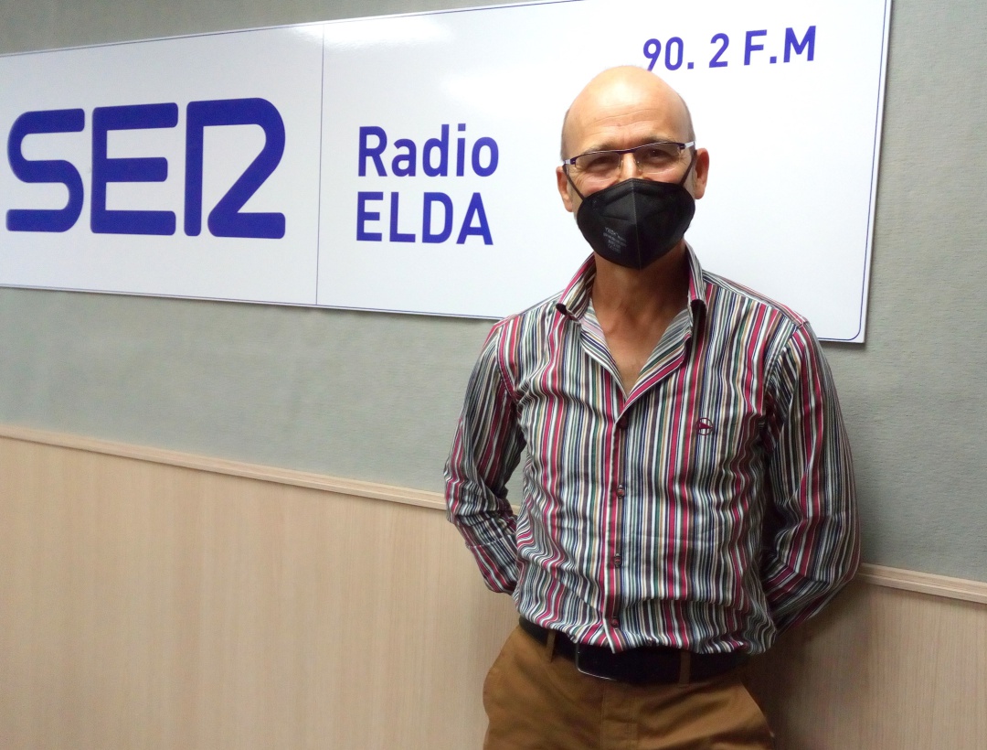Javier Esteve, joyero eldense, en el estudio de Radio Elda 