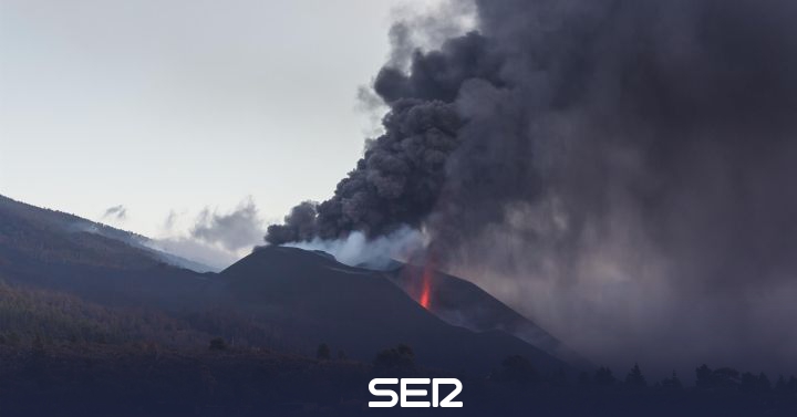 La Palma airport remains inoperative due to the ash cloud from the Cumbre Vieja volcano |  Radio Club Tenerife